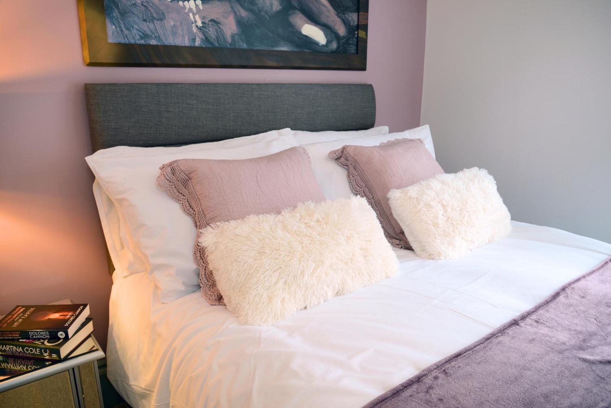 The Old Brewery Boardroom - Winchester City Centre - Unique Property - Free Parking - Sleeps 6 - By Xplus Stays Экстерьер фото