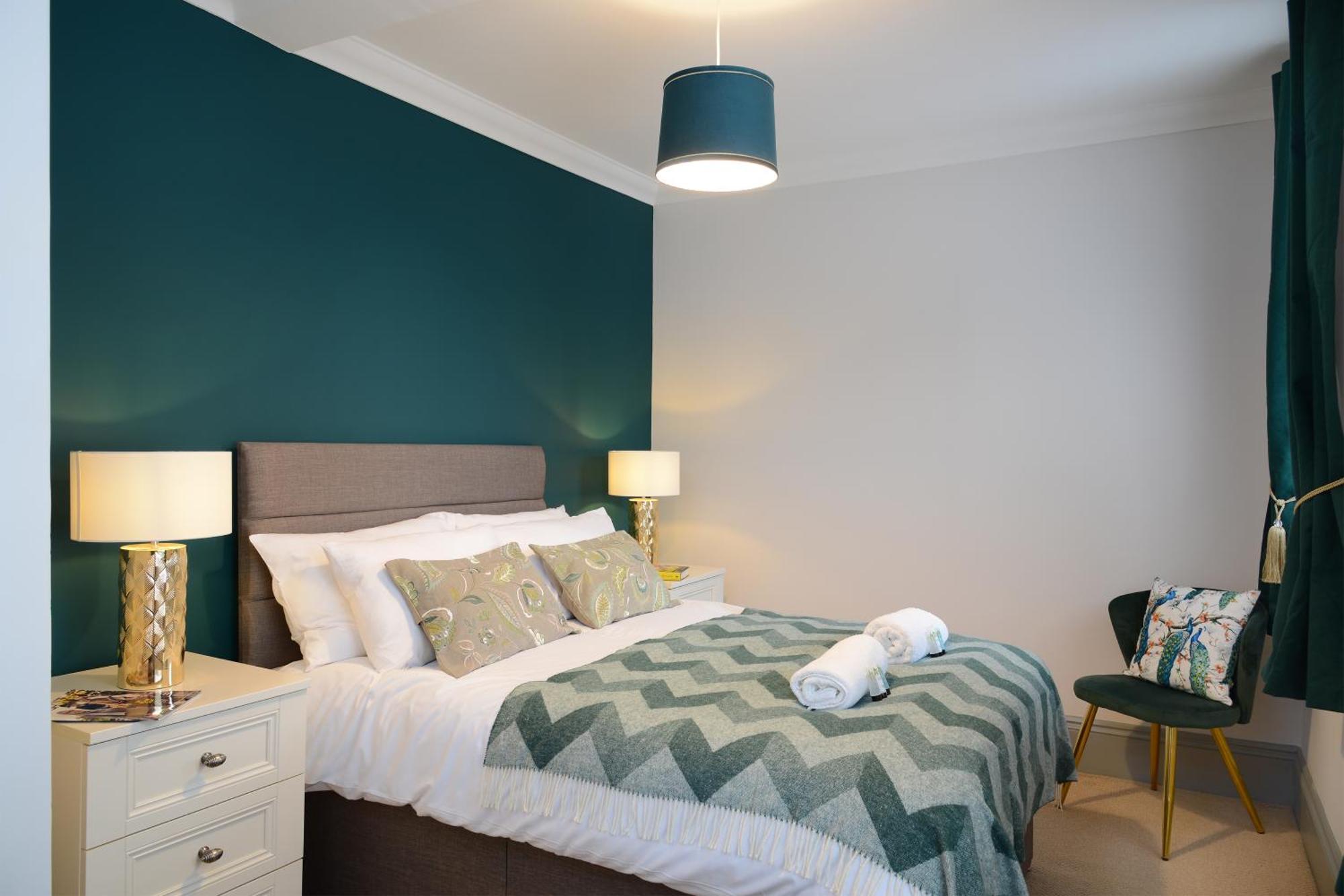 The Old Brewery Boardroom - Winchester City Centre - Unique Property - Free Parking - Sleeps 6 - By Xplus Stays Экстерьер фото